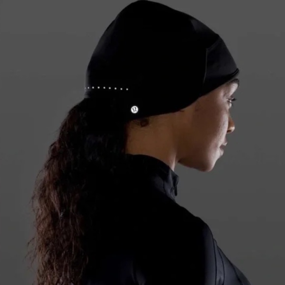 NWT Lululemon Run For It All Beanie - One Size - Black MSRP $38 - Picture 4 of 4
